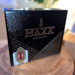 Alec Bradley Maxx cigar box
